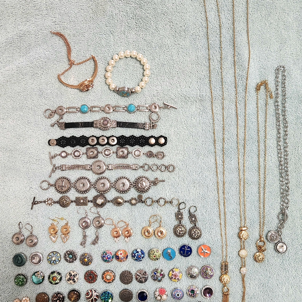 HUGE LOT of Ginger Snaps Jewelry. - Picture 6 of 6